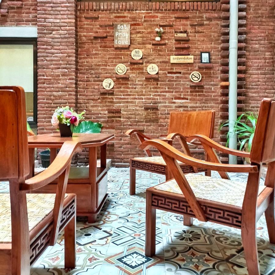 Sabi Guest House - Strategic Family -Married Couples Only- Hostel In Prawirotaman Jogjakarta Buitenkant foto